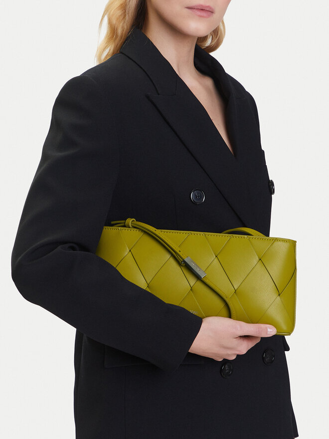 Calvin Klein Сумка Calvin Klein Ck Woven Elongated Shoulder Bag K60K612992 Зелений