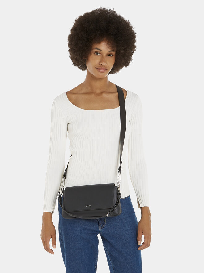Calvin Klein Táska Calvin Klein Ck Must Shoulder Bag K60K611928 Fekete