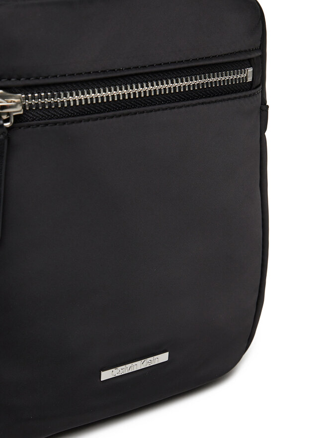 Calvin Klein Válltáska Calvin Klein Sleek Nylon Reporter LV04D3176G Fekete