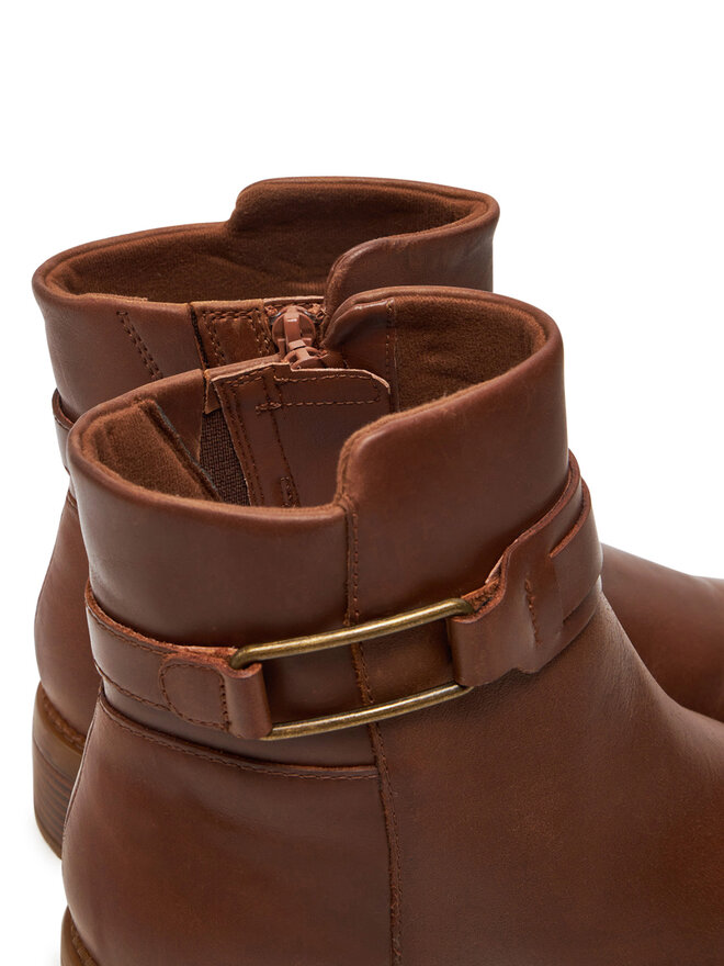 Clarks Škornji Clarks Maye Bella 26179643 Rjava