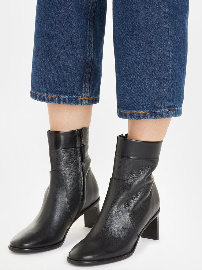 Calvin Klein Botines Calvin Klein Curved Stil Ankle Boot 55 HW0HW01889 Negro