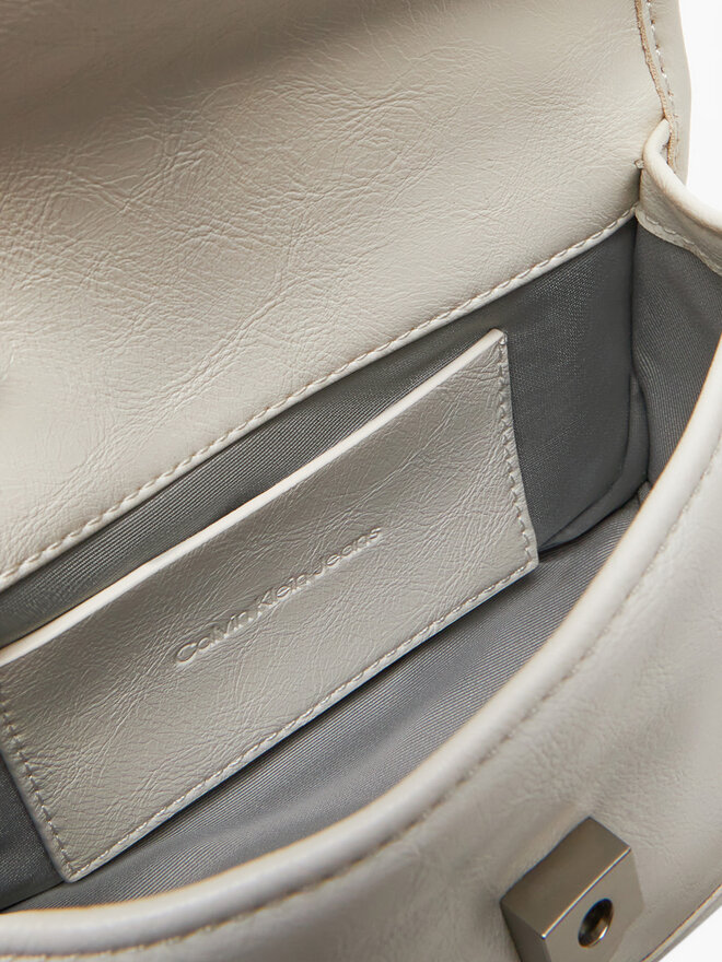 Calvin Klein Jeans Handtasche Calvin Klein Jeans Chain Mini Ew Flap LV04K3085G Creme