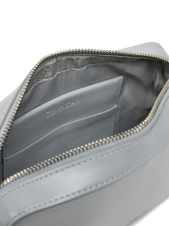 Calvin Klein Дамска чанта Calvin Klein Embossed Logo Camera Bag K60K612555 Сив