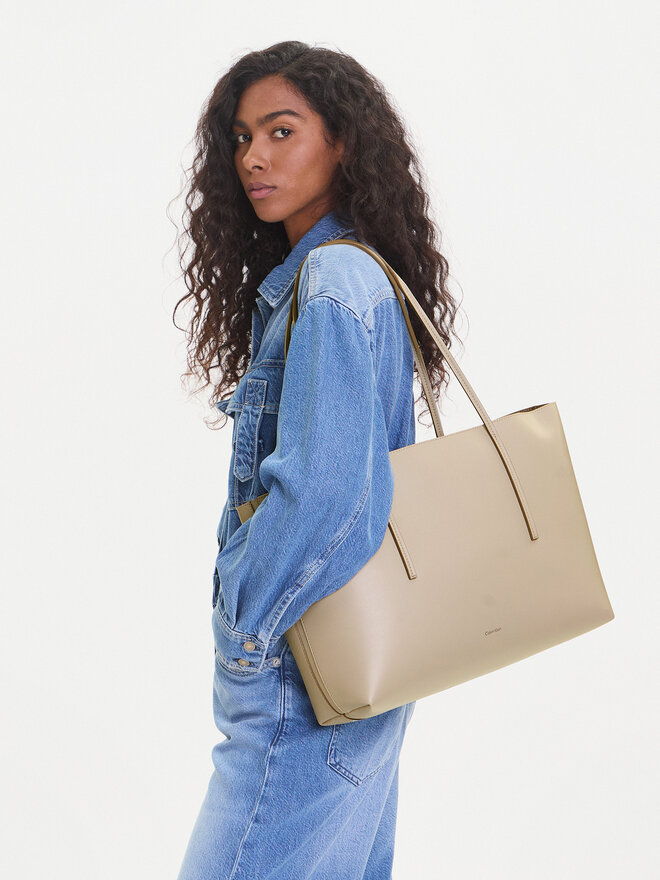 Calvin Klein Τσάντα Calvin Klein Foil Logo Tote W/Pouch LV04F3274G Μπεζ