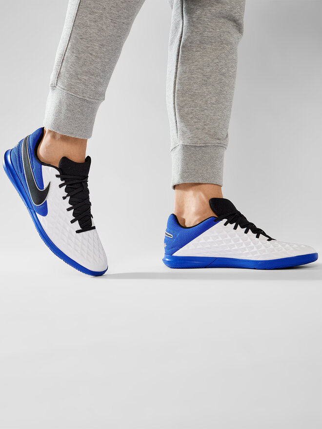 Zapatos de fútbol Nike Legend 8 Club IC AT6110 104 Blanco | zapatos.es