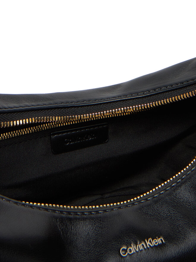 Calvin Klein Soma Calvin Klein Pinched Soft Crescent Sm LV04F3010G Melns