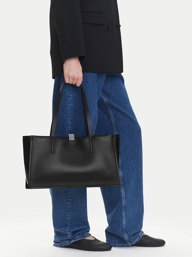 Calvin Klein Táska Calvin Klein Ck Narrate E/W Shoulder Bag K60K612987 Fekete