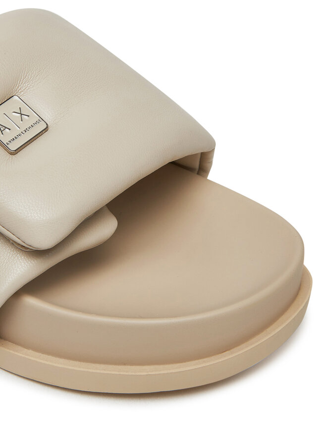 Armani Exchange Şlapi Armani Exchange XDP061 XV926 01819 Écru