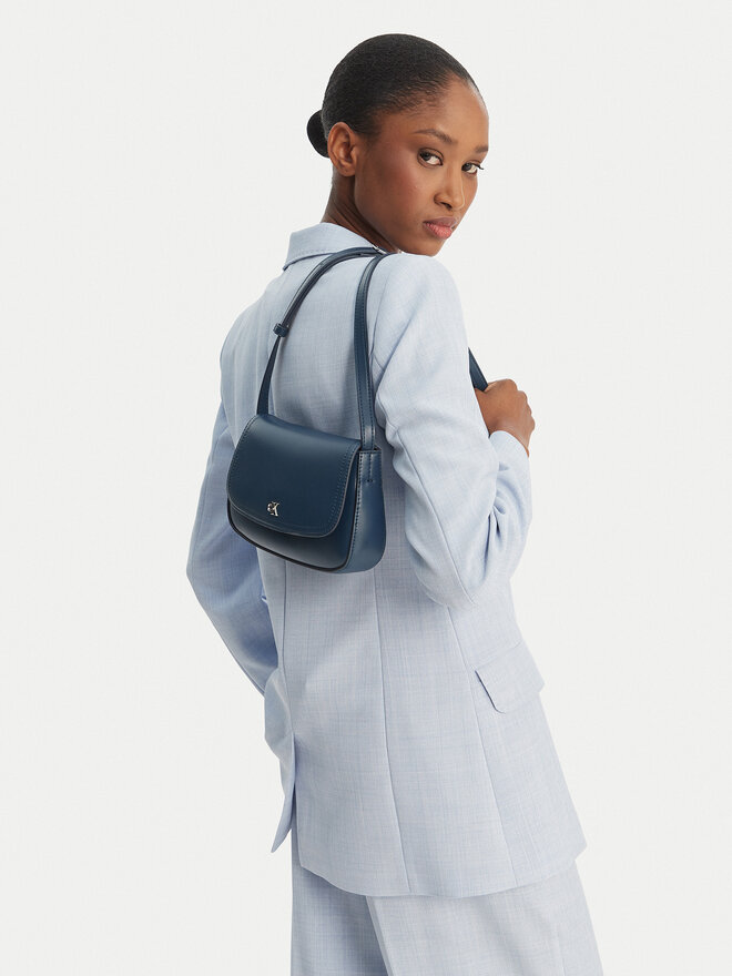 Calvin Klein Handtasche Calvin Klein Ck Flap Camera Bag LV04F3421G Dunkelblau