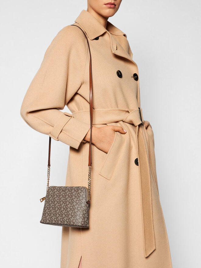 Сумка DKNY Bryant Dome Cbody R83EJ655 Коричневий | evzuttya.com.ua