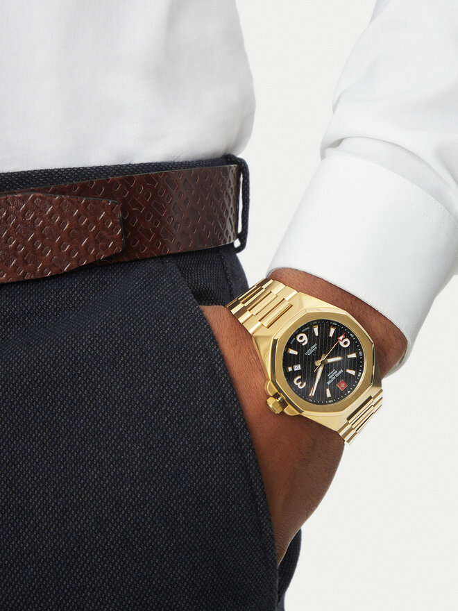 Swiss Alpine Military Часовник Swiss Alpine Military 7005.1117 Златист