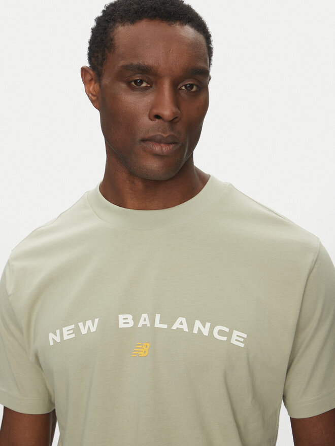 New Balance New Balance Camiseta Reimagined Graphic MT51506 Verde Relaxed Fit
