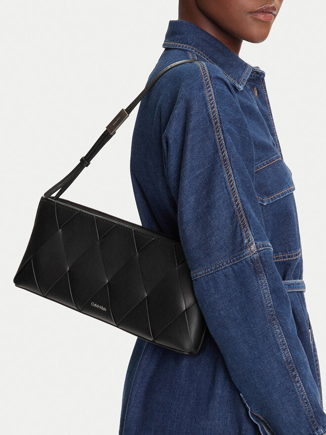 Calvin Klein Handtasche Calvin Klein Ck Woven Elongated Shoulder Bag K60K612992 Schwarz