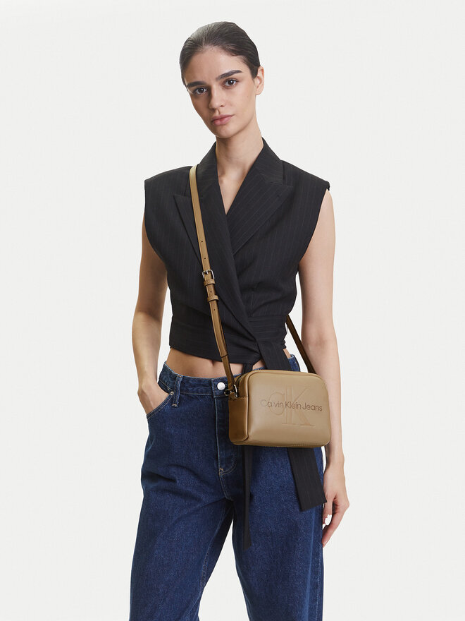 Calvin Klein Jeans Сумка Calvin Klein Jeans Sculpted Camera Bag18 Mono K60K612220 Коричневий