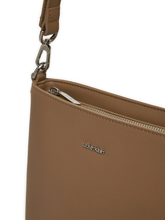 Calvin Klein Ročna torba Calvin Klein Ck Must Small Bucket_Caviar K60K613129 Rjava