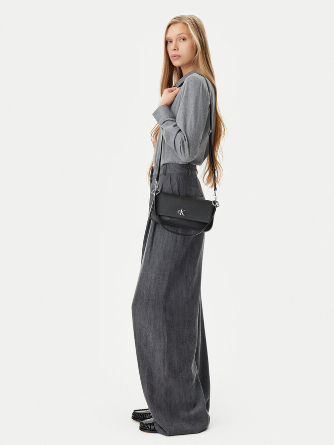 Calvin Klein Jeans Handtasche Calvin Klein Jeans Minimal Monogram Shoulder Pouch LV04K3161G Schwarz