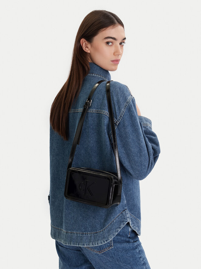 Calvin Klein Дамска чанта Calvin Klein Bold Ck Metallic Camera Bag LV04F3331G Черен