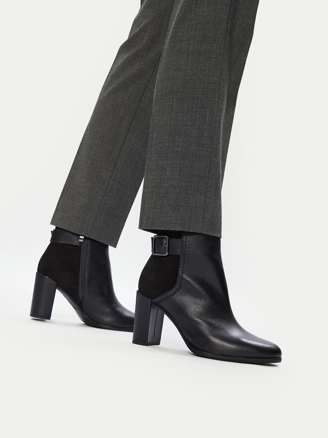 Clarks Боти Clarks Freva 85 Buckle 26174749 Черен