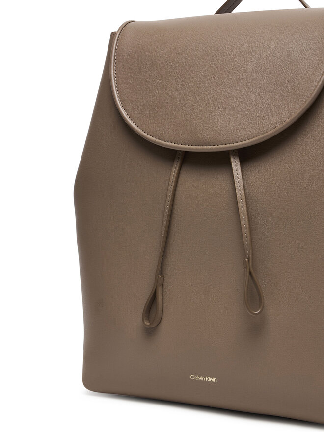 Calvin Klein Rucksack Calvin Klein Foil Logo Large Flap Backpack LV04F3505G Braun