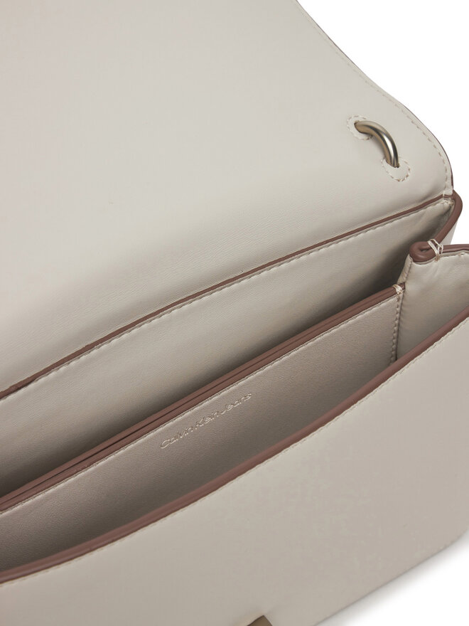 Calvin Klein Jeans Сумка Calvin Klein Jeans Sculpted Ew Flap25 Shoulder Bag LV04K3035G Білий