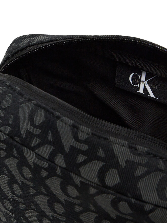 Calvin Klein Плоска сумка Calvin Klein Unstructured Monogram Camera Bag LV04G3179G Чорний