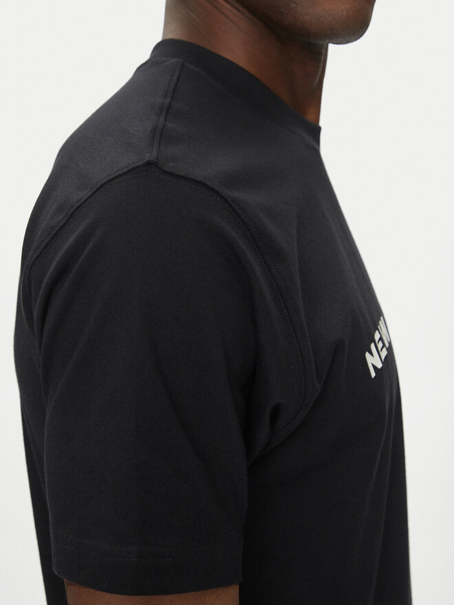New Balance New Balance Camiseta Reimagined Graphic MT51506 Negro Relaxed Fit