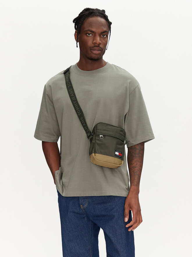 Tommy Jeans Somiņa Tommy Jeans Tjm Ess Daily Squared Reporter AM0AM13265 Haki