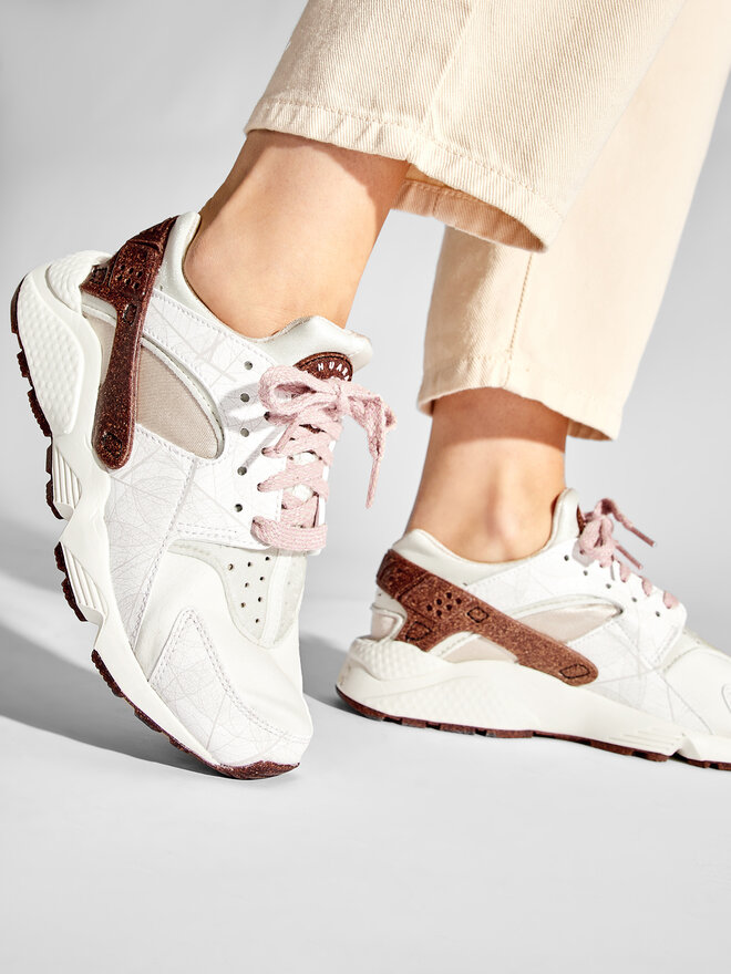 Nike Sneakersy Nike Air Huarache DM9463 100 Béžová