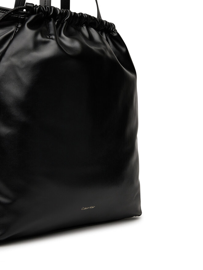 Calvin Klein Ročna torba Calvin Klein Drawstring Tote LV04K3159G Črna