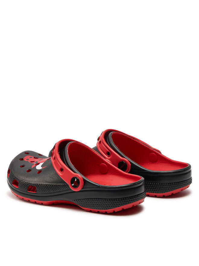 Crocs Pantoletten Crocs Nba Chicago Bulls Classic Clog Varsity 209441 Schwarz