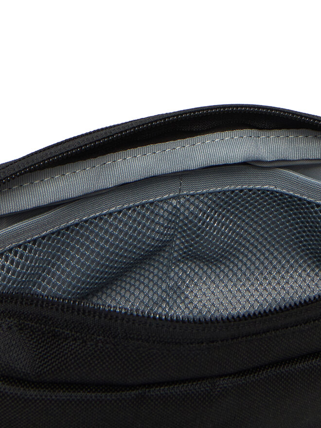 Quiksilver Чанта за кръст Quiksilver Pubjug EQYBA03187 Черен