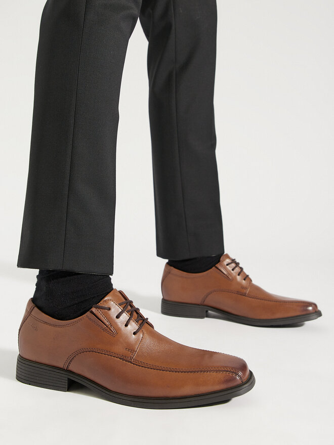 Clarks Félcipő Clarks Tilden Walk 261300957 Barna