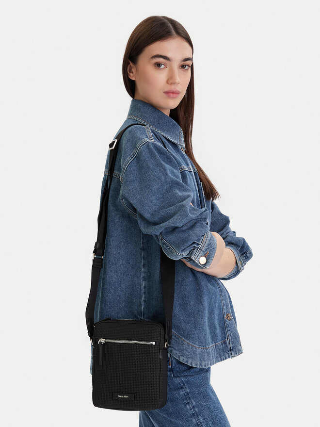 Calvin Klein Geantă crossover Calvin Klein Embossed Woven Reporter LV04D3208G Negru