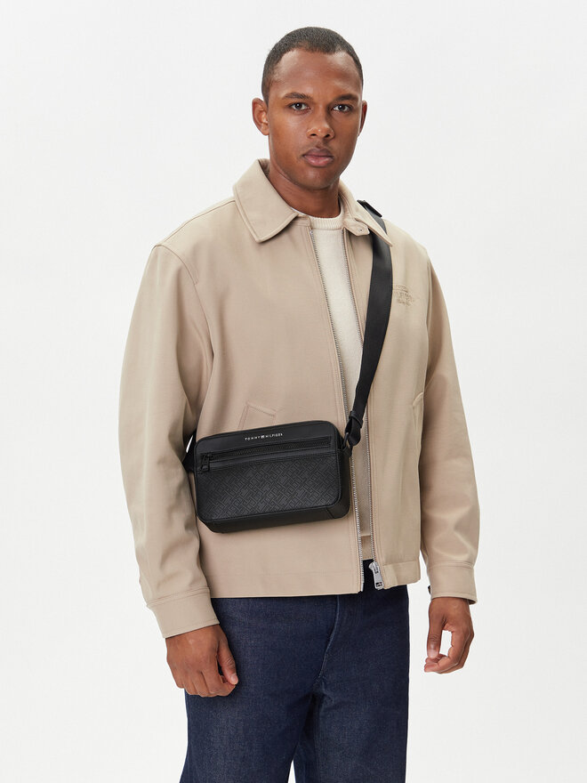 Tommy Hilfiger Плоска сумка Tommy Hilfiger Th Monogram Ew Reporter AM0AM13837 Чорний