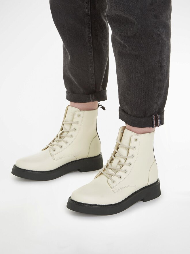 Tommy Jeans Боти Tommy Jeans Tjw Lace Up Flat Boot EN0EN02310 Екрю