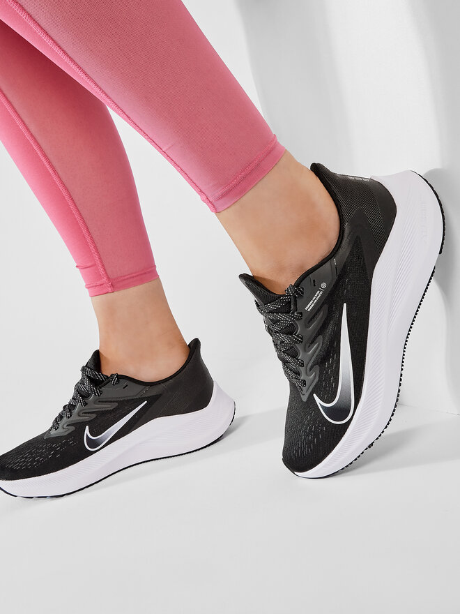 nike winflo 7 on feet