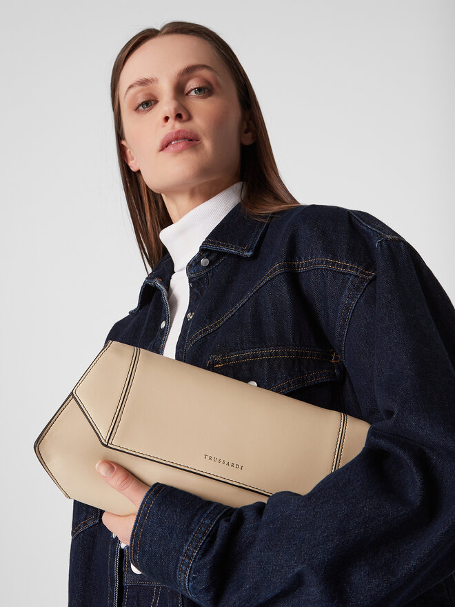 Trussardi Дамска чанта Trussardi Sagaria Clutch 75B01405 Бежов
