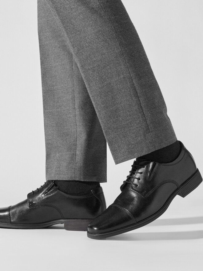 Clarks Félcipő Clarks Tilden Cap 261103097 Fekete