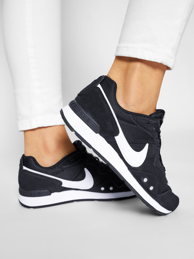 Nike Sneakersy Nike Venture Runner CK2948 001 Čierna