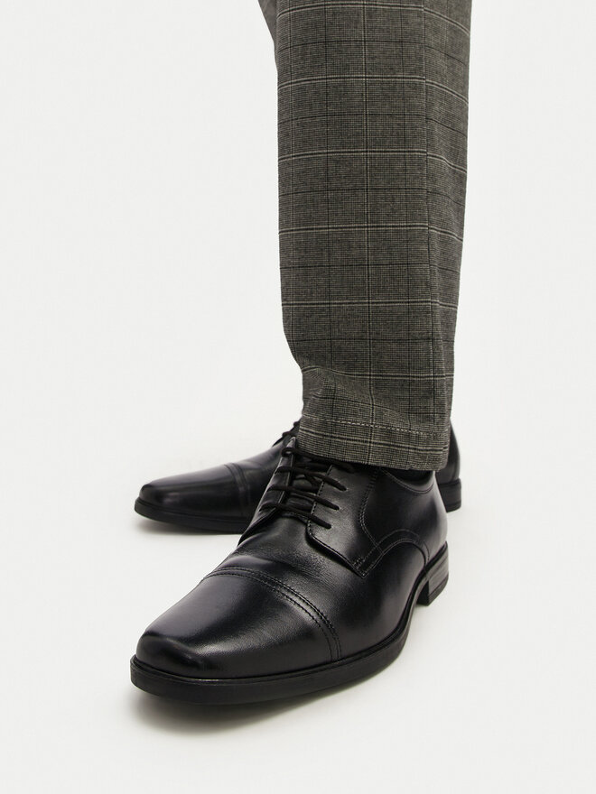 Clarks Īsi apavi Clarks Howard Cap 261620127 Melns