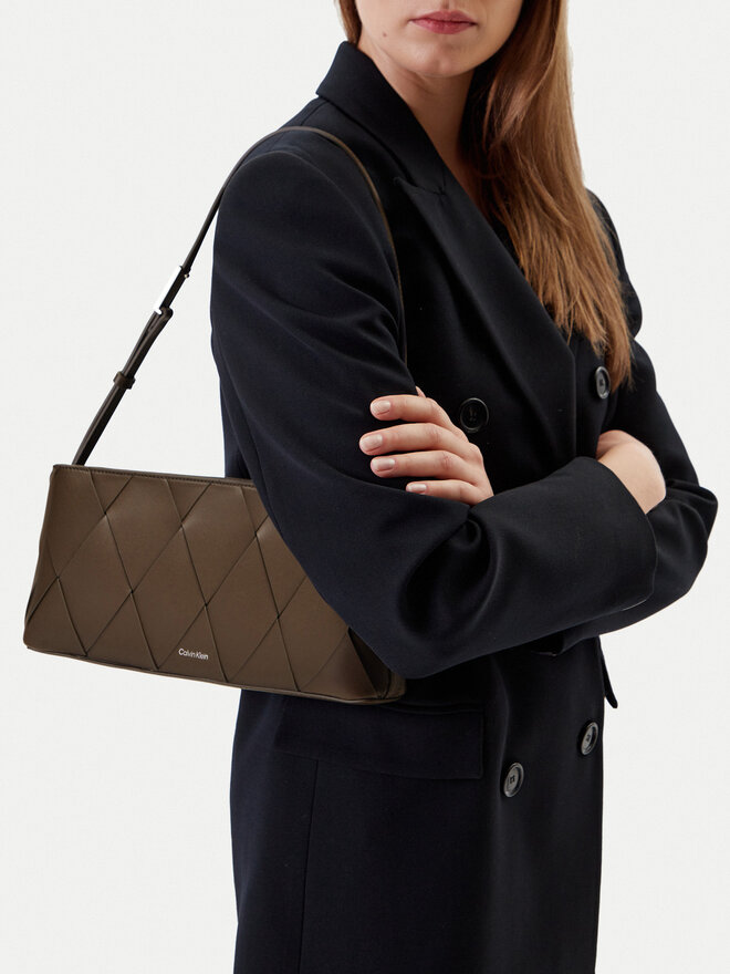 Calvin Klein Ročna torba Calvin Klein Ck Woven Elongated Shoulder Bag K60K612992 Rjava