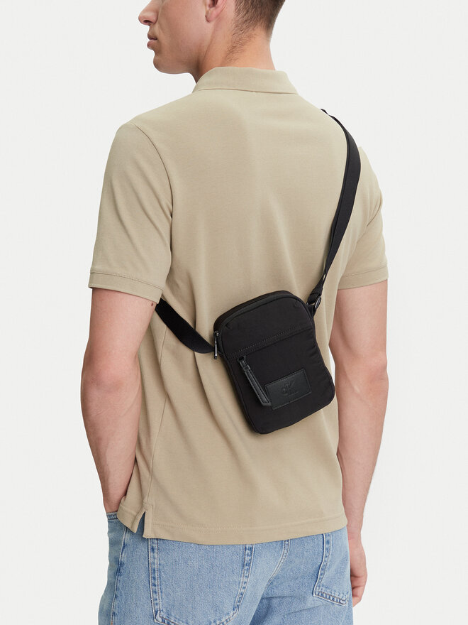 Calvin Klein Jeans Плоска сумка Calvin Klein Jeans Metro Nylon Reporter Bag LV04G3089G Чорний