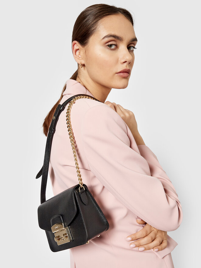 Furla Handtasche Furla Metropolis WB00217-ARE000-O6000-1-007-20-BG Schwarz