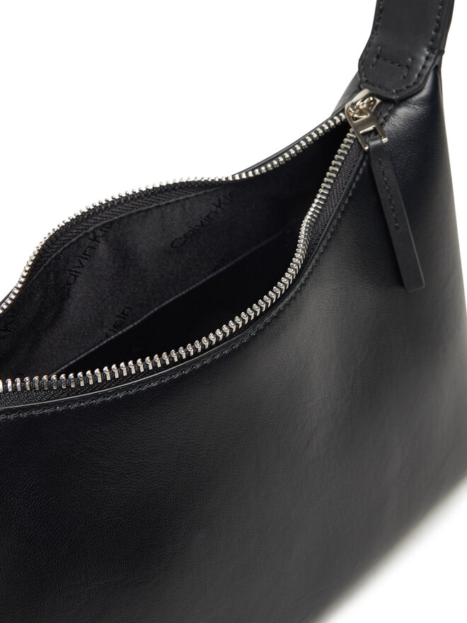 Calvin Klein Ročna torba Calvin Klein Hardware Strap Medium Crossbody K60K613028 Črna