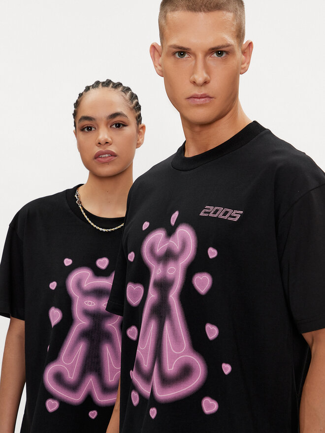 2005 2005 Majica Unisex Lovely Horned Lucy Črna Relaxed Fit