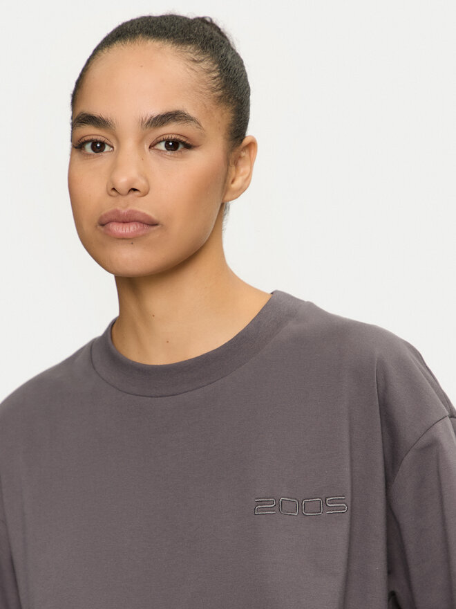 2005 2005 T-Shirt Unisex Uniform Grau Loose Fit