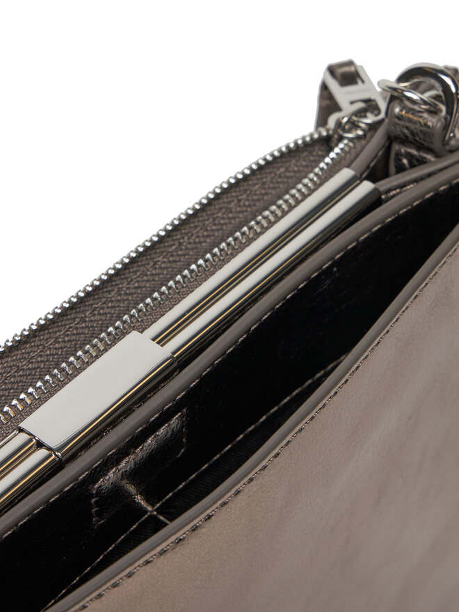 Calvin Klein Handtasche Calvin Klein Ck Night Square Crossbody_Shiny K60K612793 Silberfarben