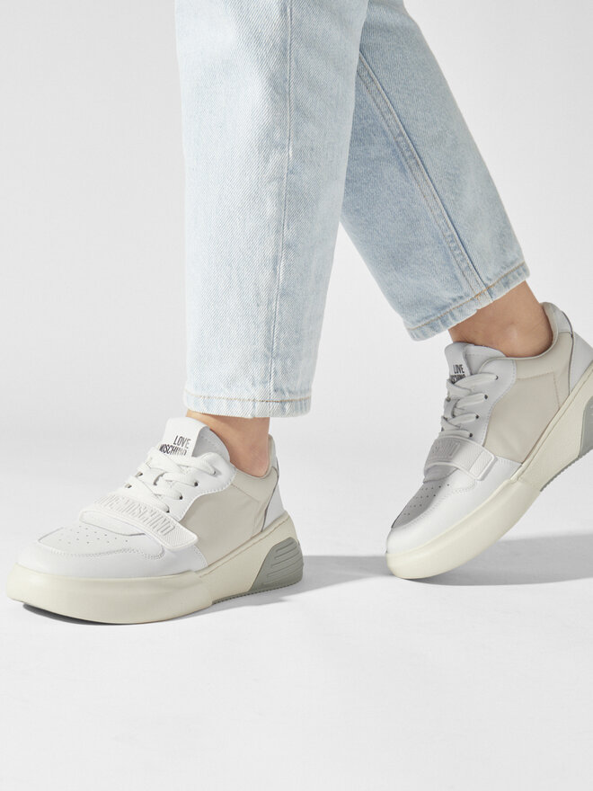 LOVE MOSCHINO Sneakersy LOVE MOSCHINO JA15395G1IINF10A Bílá