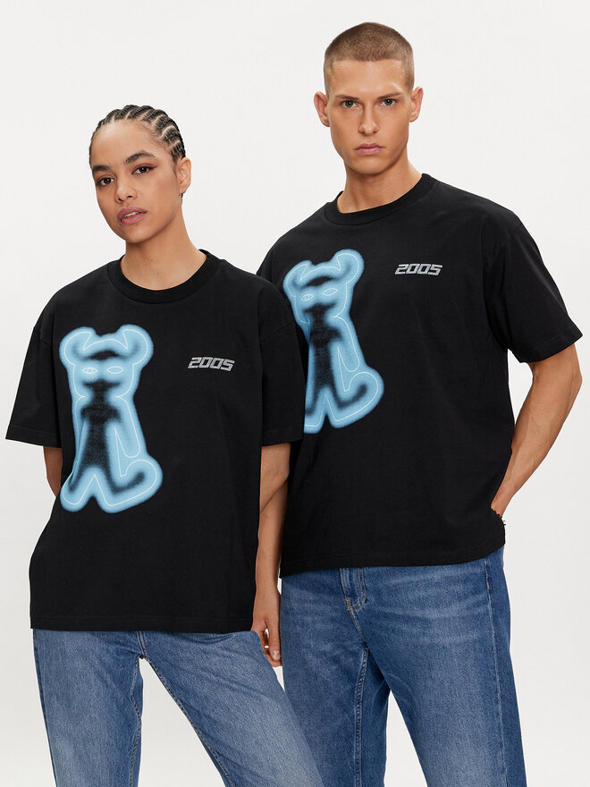 2005 2005 Camiseta Unisex Airbrushed Horned Lucy Negro Relaxed Fit