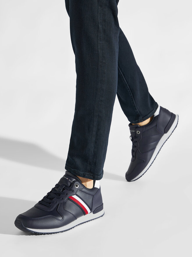 Sneakers Tommy Hilfiger Iconic Runner Leather FM0FM04281 Bleu marine chaussures
